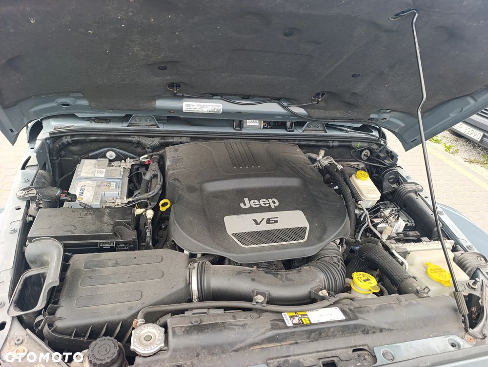 Jeep Wrangler 3.6 Unlim Sahara - 25