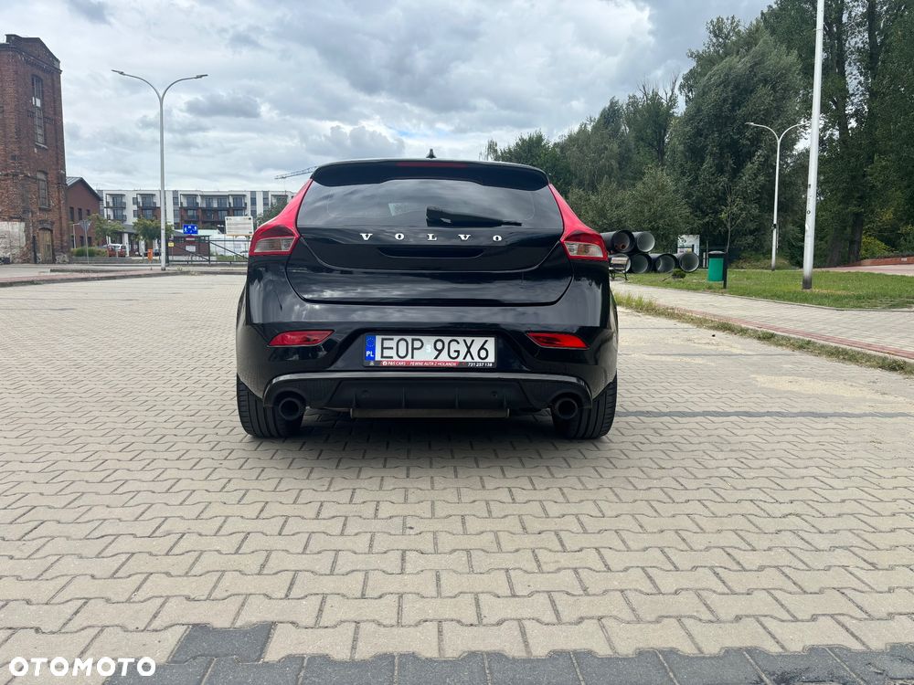 Volvo V40 D2 R-Design - 4