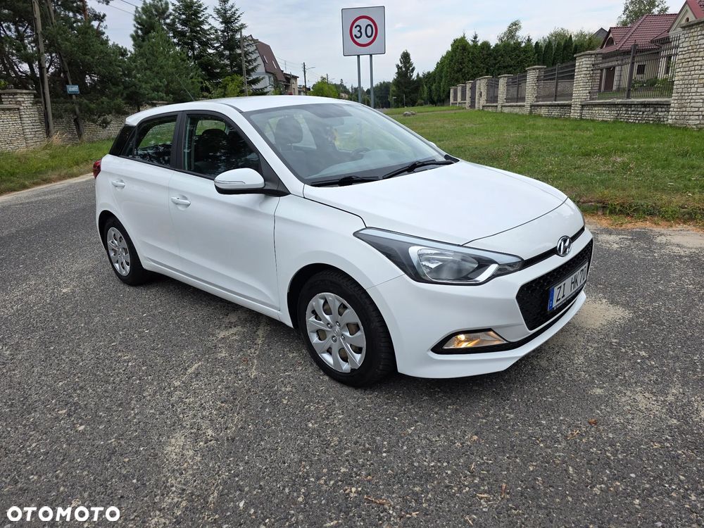 Hyundai i20 blue 1.2 Trend - 18
