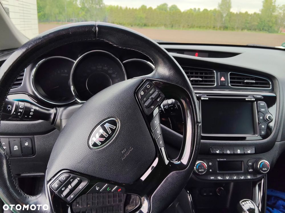 Kia Ceed 1.6 GDI Dream Team Edition - 6