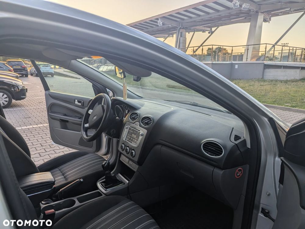 Ford Focus 1.6 TDCi Ambiente DPF - 7