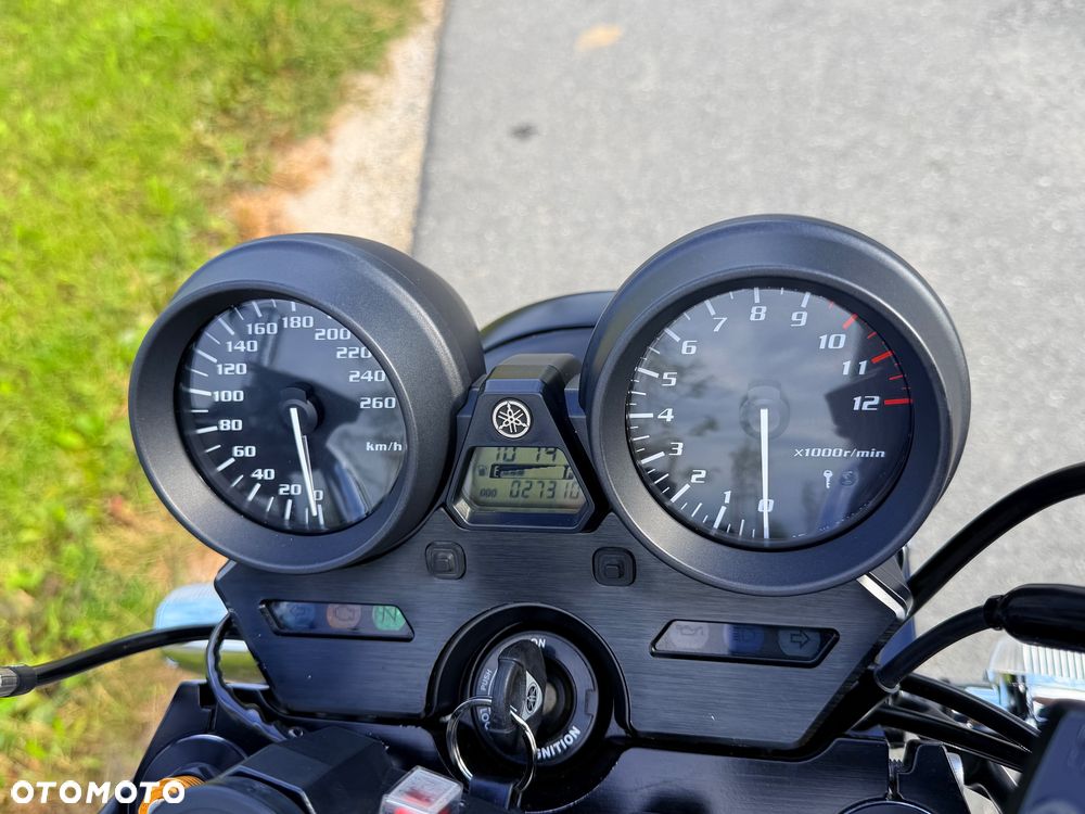 Yamaha XJR - 33