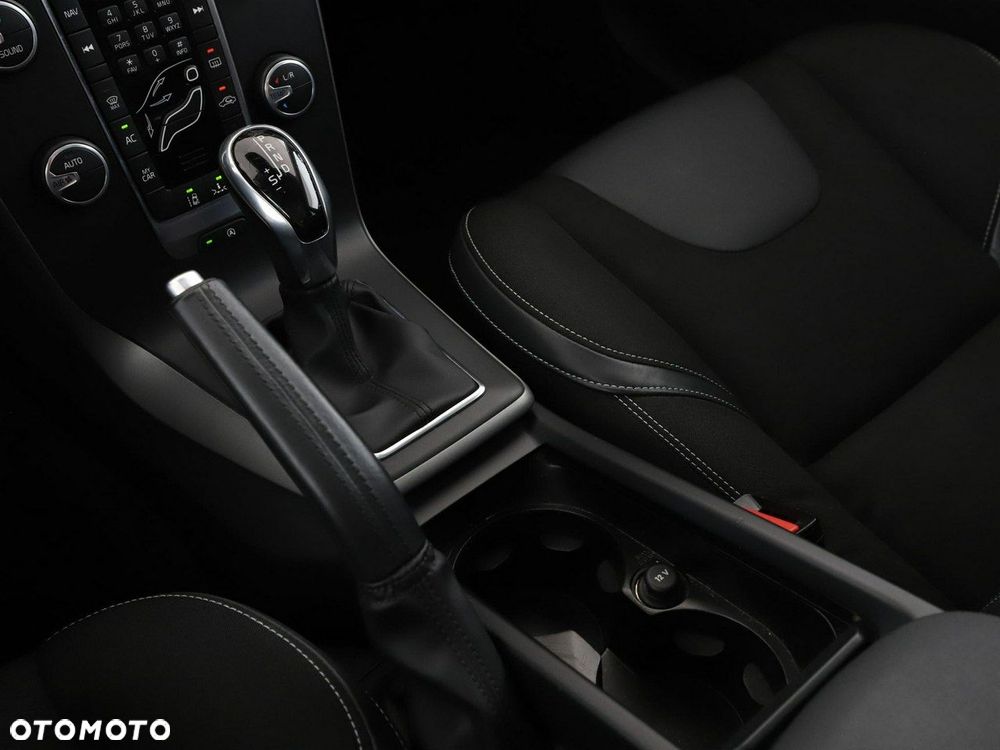 Volvo V40 D2 Drive-E Momentum - 28