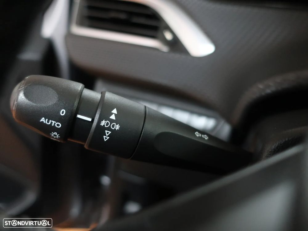 Peugeot 2008 1.2 VTi Allure - 19