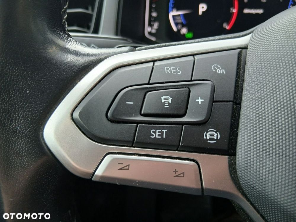 Volkswagen T-Roc 1.5 TSI Life Plus DSG - 24