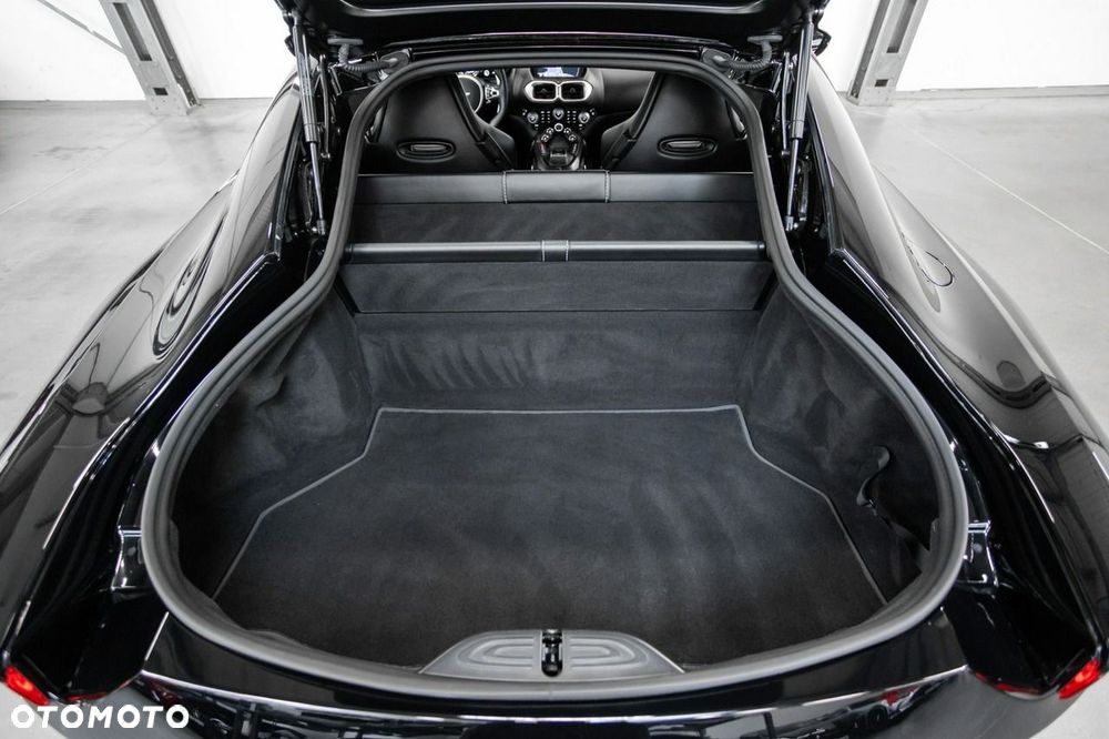 Aston Martin Vantage - 30