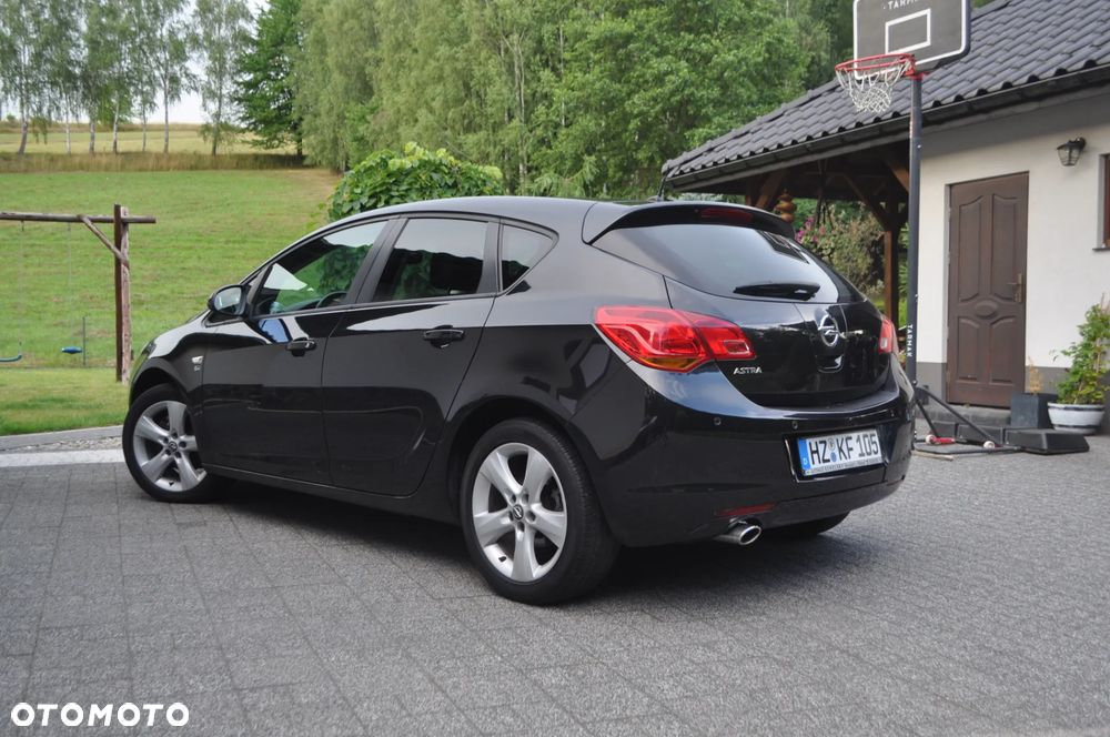 Opel Astra 1.4 Turbo 150 Jahre - 5