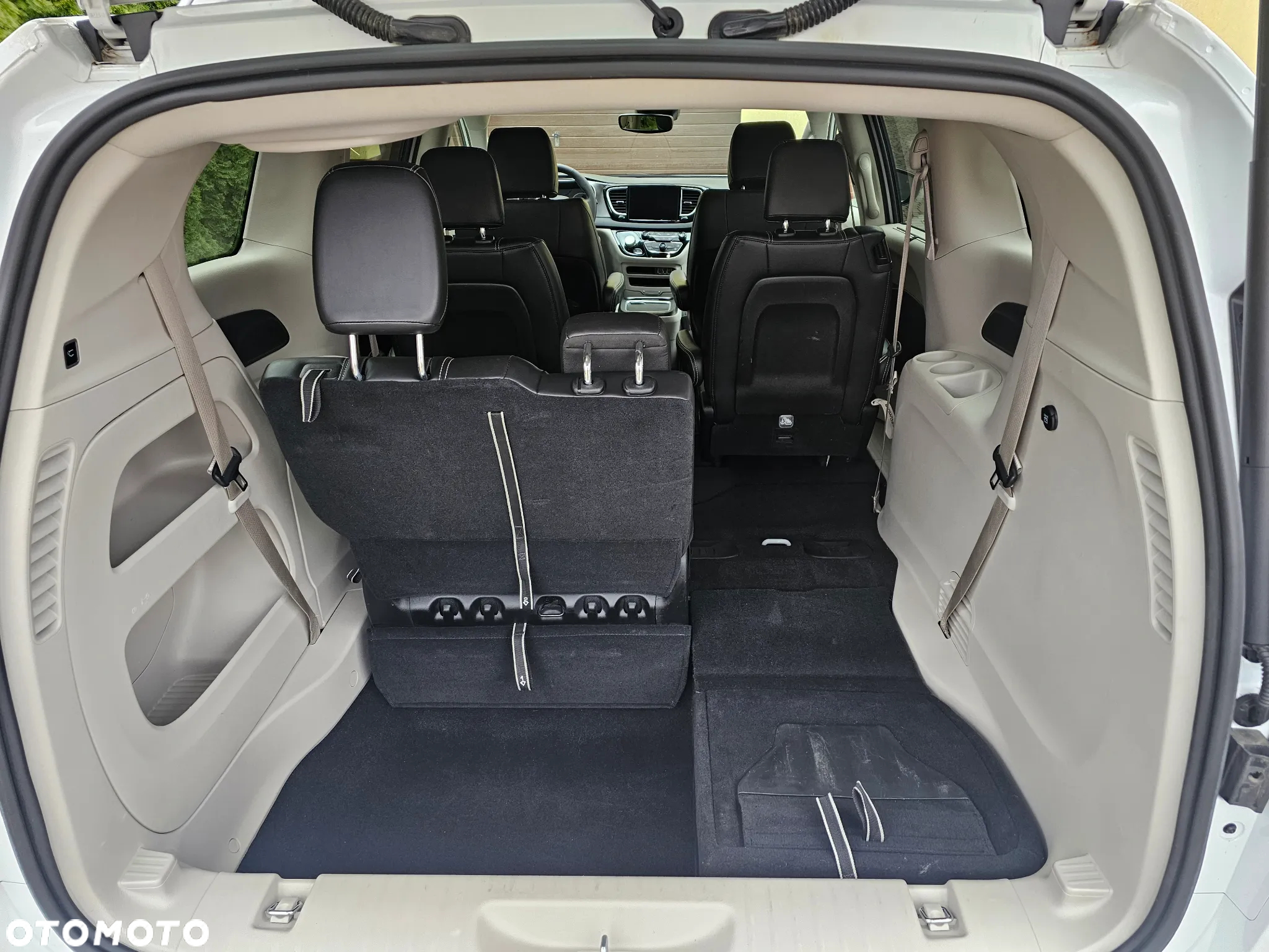 Chrysler Pacifica - 18