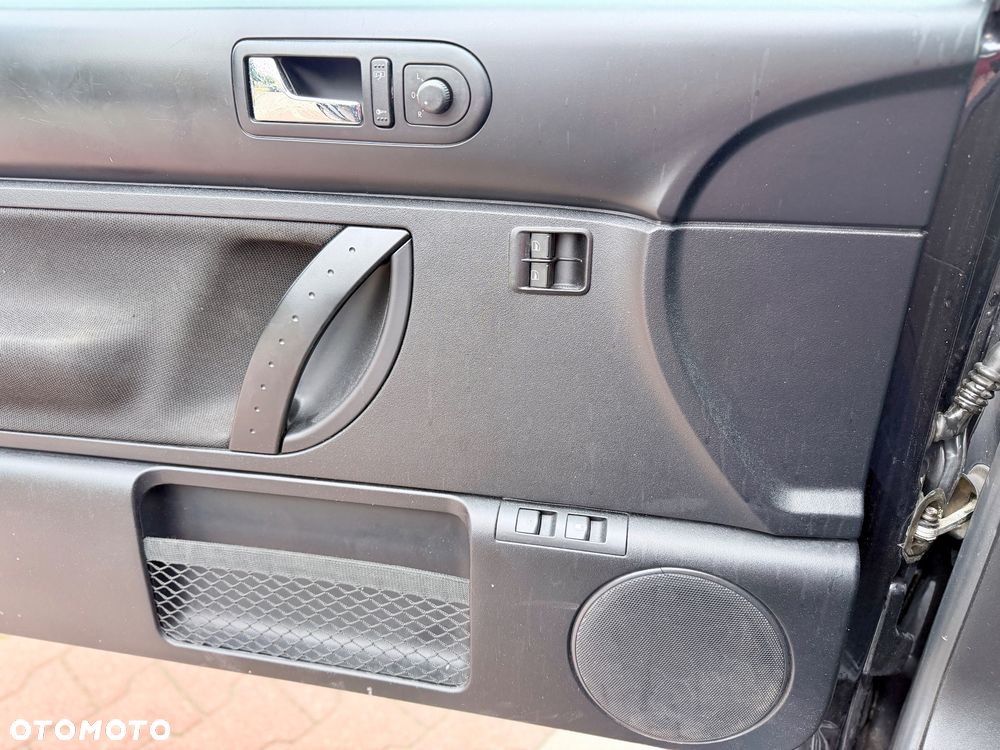 Volkswagen New Beetle - 9