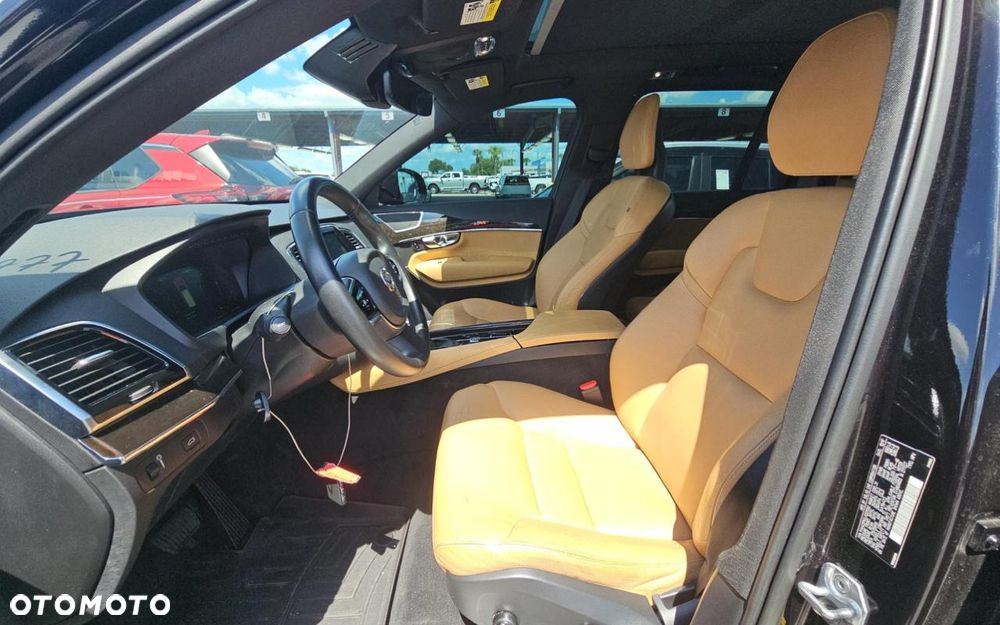 Volvo XC 90 - 9