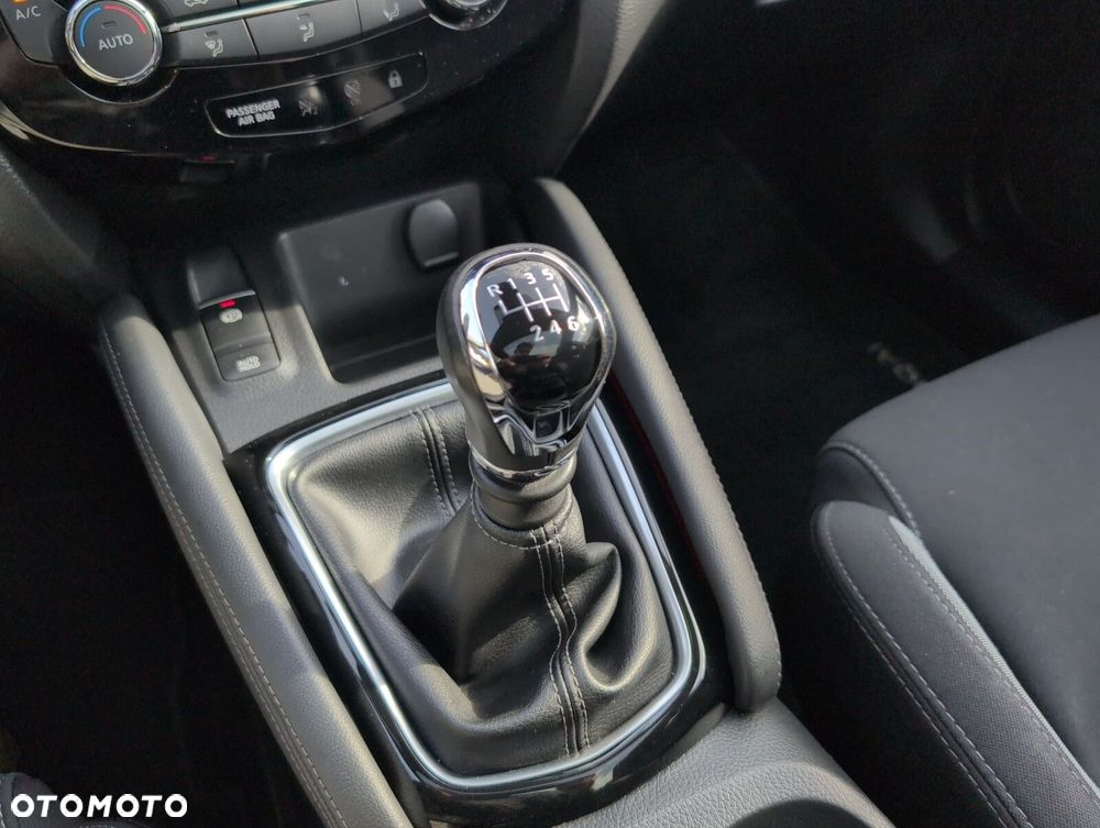 Nissan Qashqai 1.3 DIG-T N-Connecta - 26