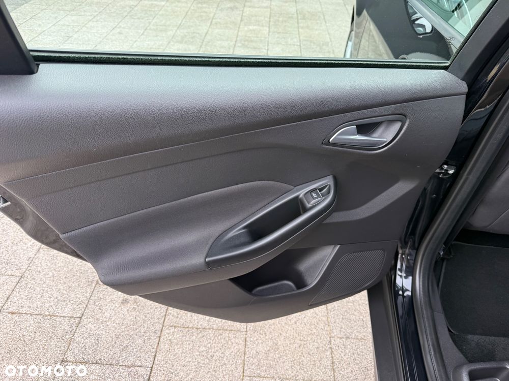 Ford Focus 1.0 EcoBoost STart-Stopp-System TITANIUM - 12