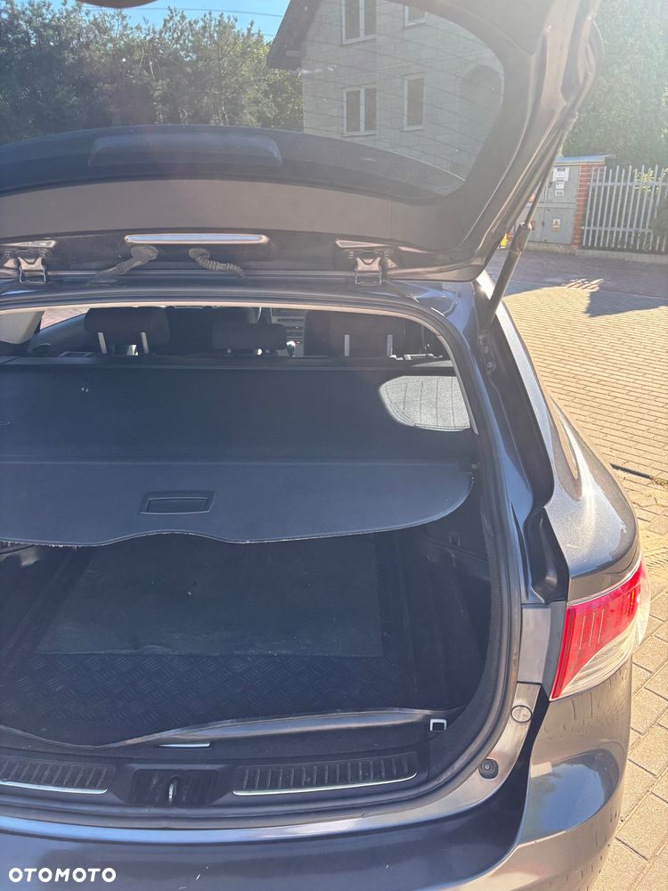 Toyota Avensis 2.0 D-4D 2010 - 16