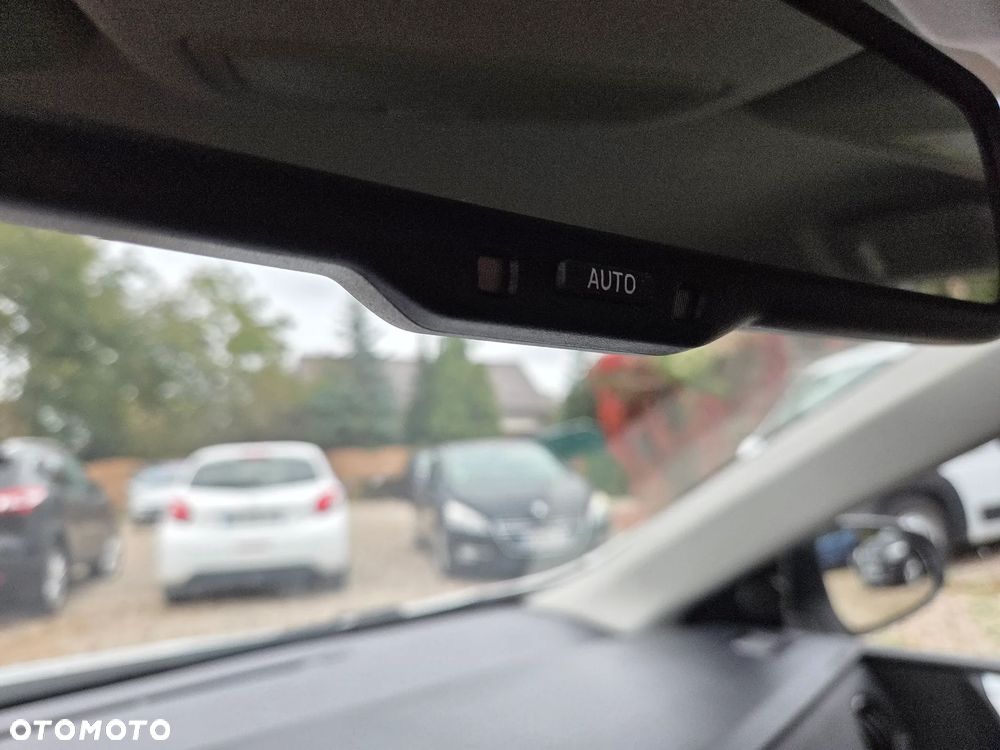 Toyota Auris 1.8 HSD Luna - 19