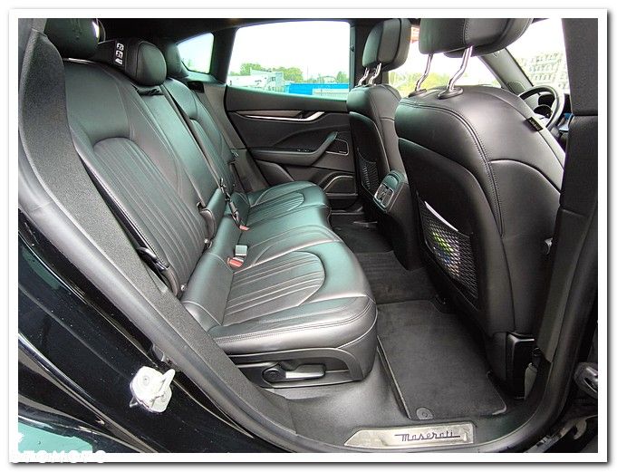 Maserati Levante Q4 Executive - 18