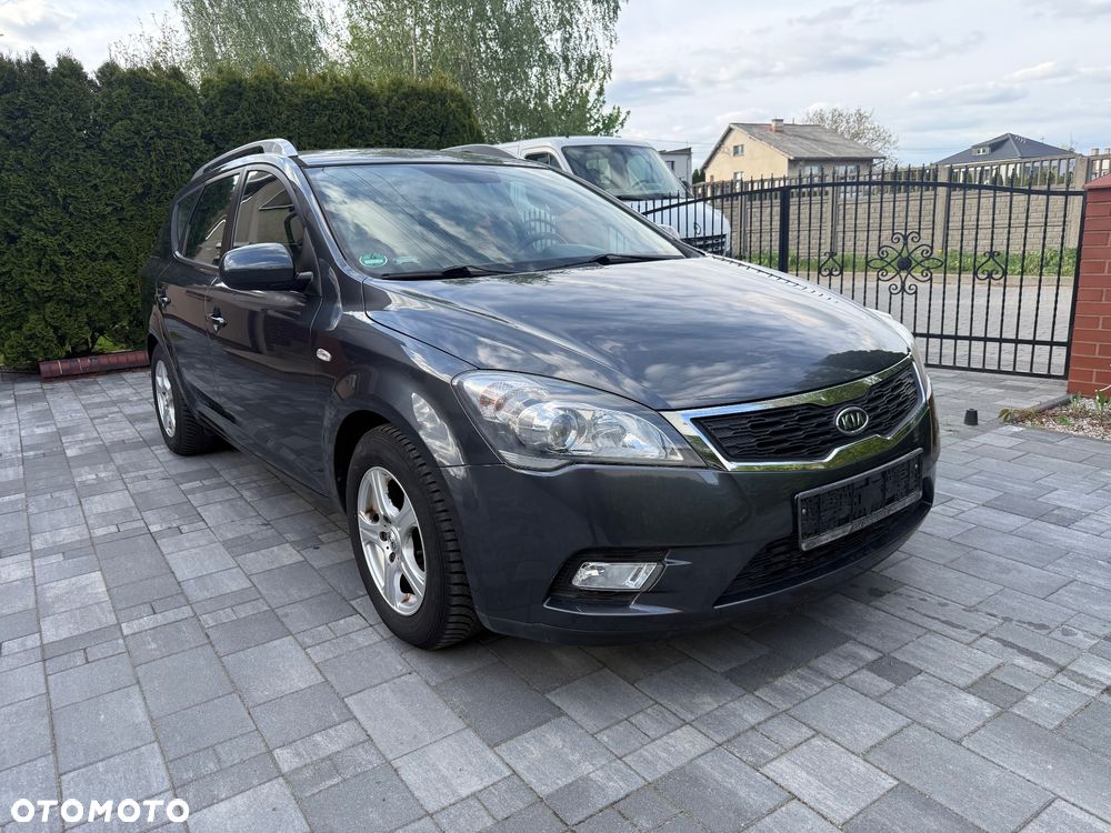 Kia Ceed 1.4 CVVT Dream-Team Edition - 4