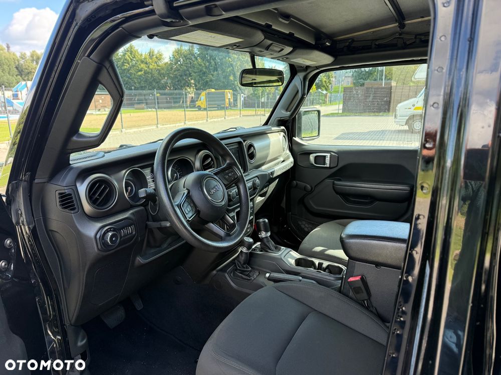Jeep Wrangler - 11