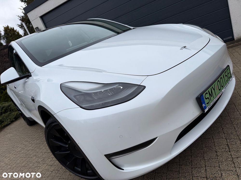 Tesla Model Y Long Range AWD - 11