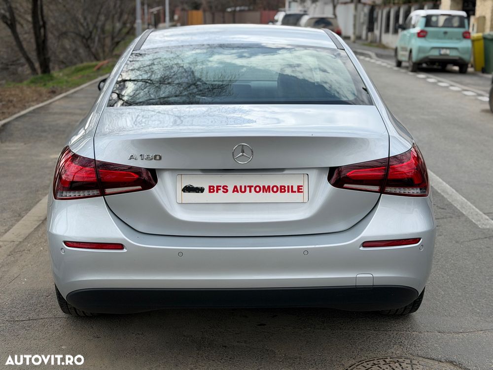 Mercedes-Benz A 180 Sedan 7G-DCT - 2