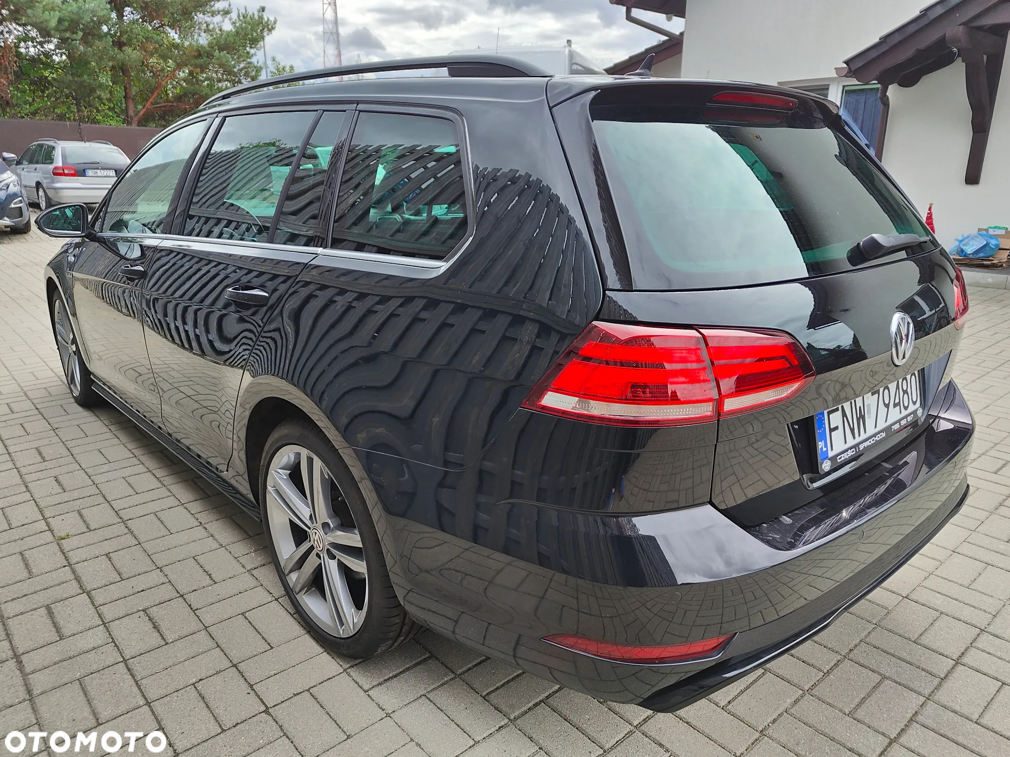 Volkswagen Golf Variant 2.0 TDI SCR DSG R-Line - 9