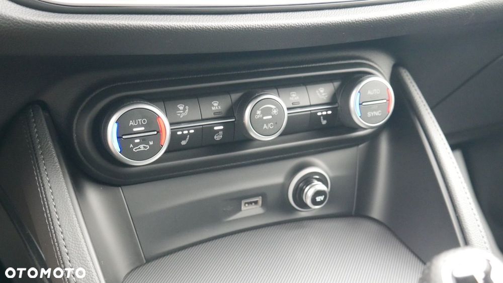 Alfa Romeo Stelvio - 17