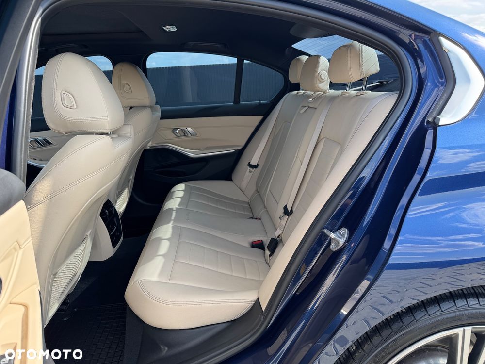 BMW Seria 3 330i M Sport - 19
