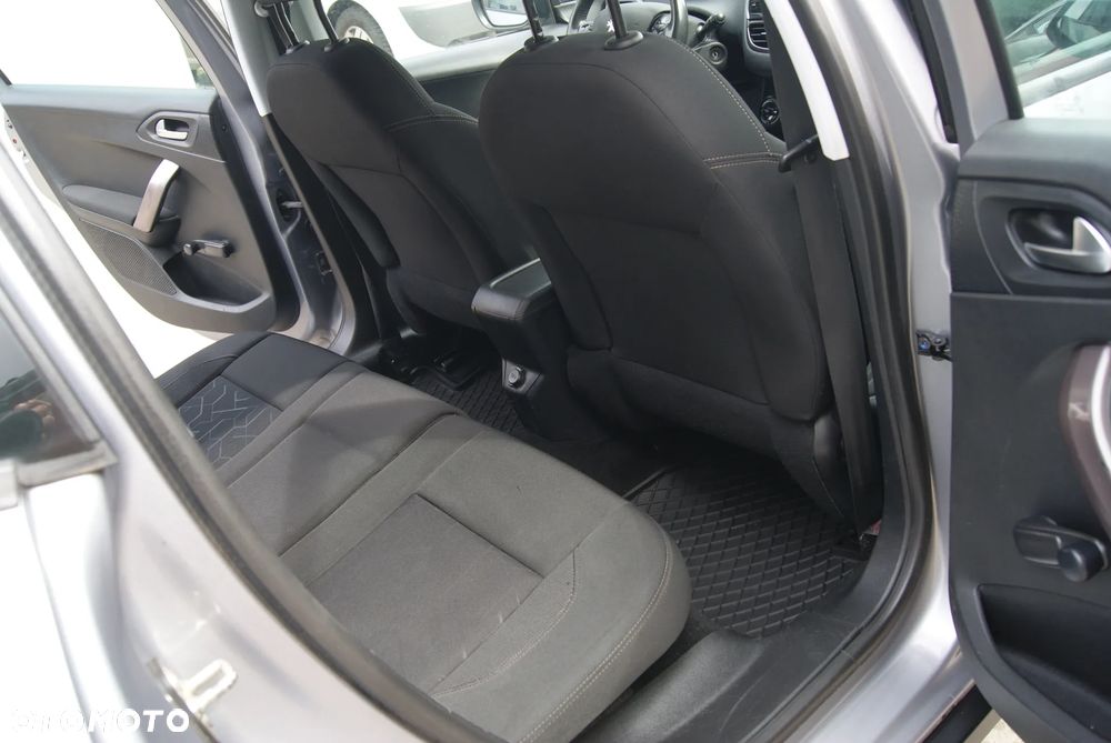 Peugeot 2008 1.2 Pure Tech Style - 16