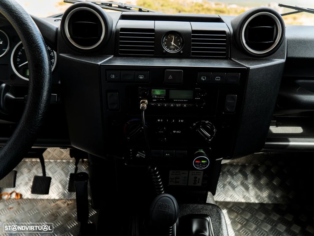 Land Rover Defender 100 2.4 - 23