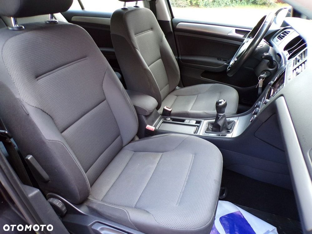 Volkswagen Golf - 26