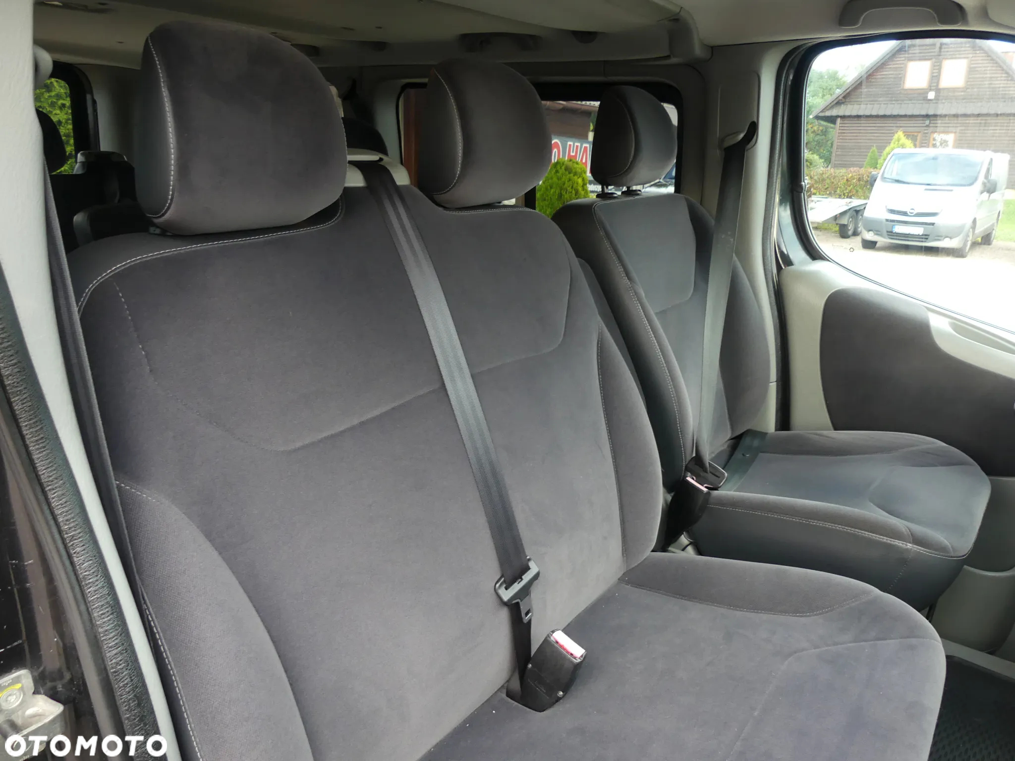 Renault Trafic 2.0 dCi 115 FAP Grand Passenger Black Edition - 14