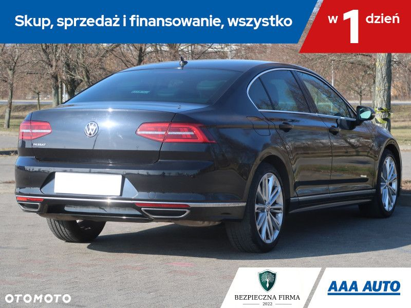 Volkswagen Passat - 6