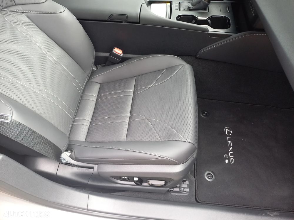 Lexus Seria ES 300h 2.5 TNGA HV 25H- 4X2 CVT Luxury - 38