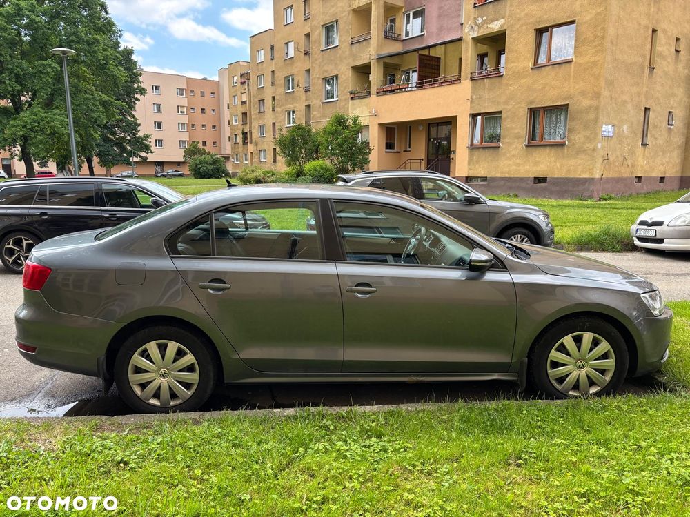 Volkswagen Jetta - 3