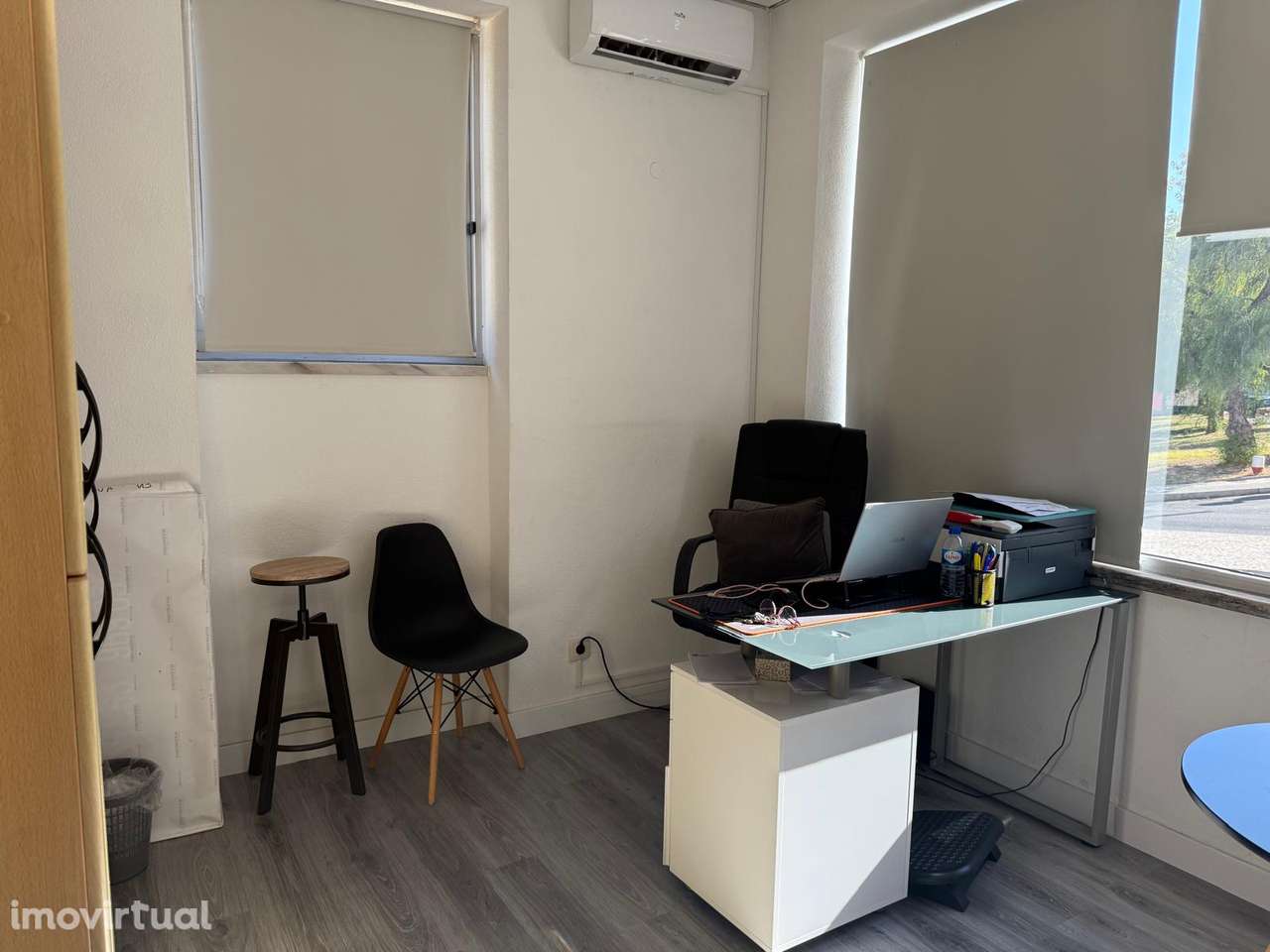 VENDE-SE LOJA BEM LOCALIZADA,  MONTRA PANORAMICA JUNTO NACIONAL 10 - Grande imagem: 2/13