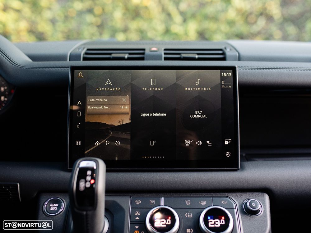 Land Rover Defender 2.0 P300e 110 AWD X-Dynamic SE - 42