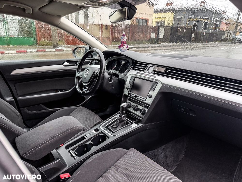 Volkswagen Passat 2.0 TDI SCR DSG Comfortline - 12