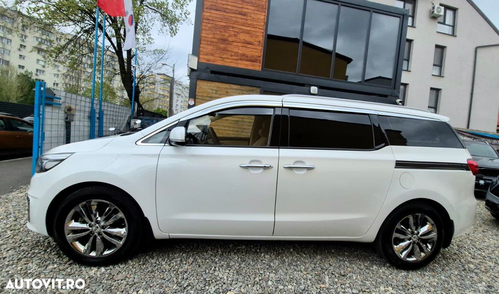 Kia Carnival - 9