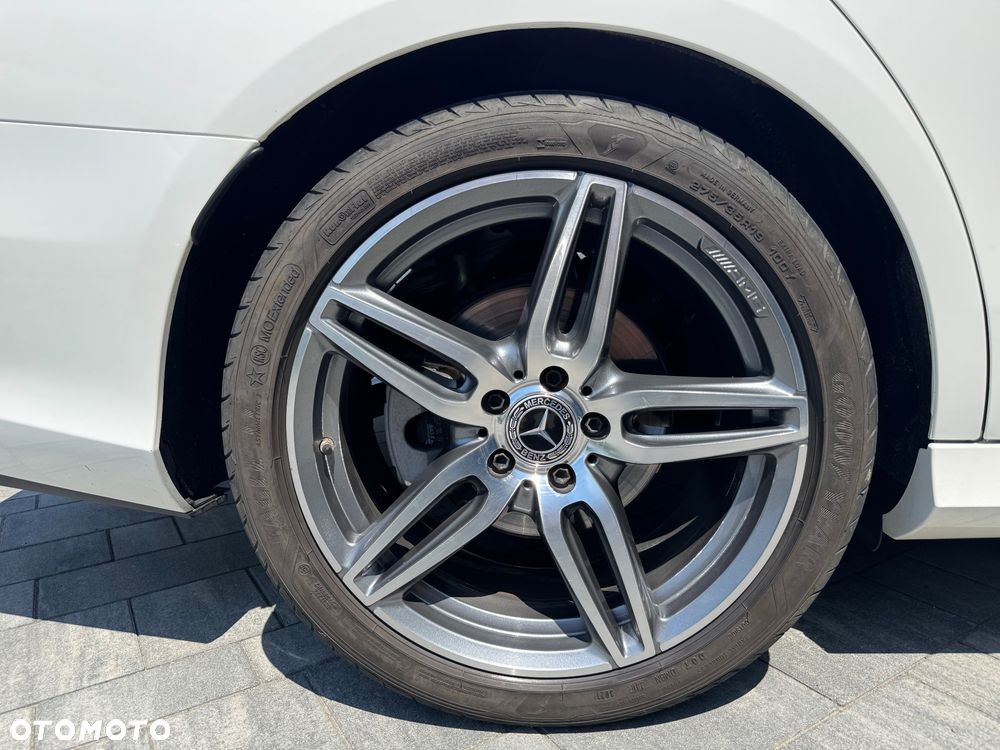 Mercedes-Benz Klasa E 200 4-Matic 9G-TRONIC - 12