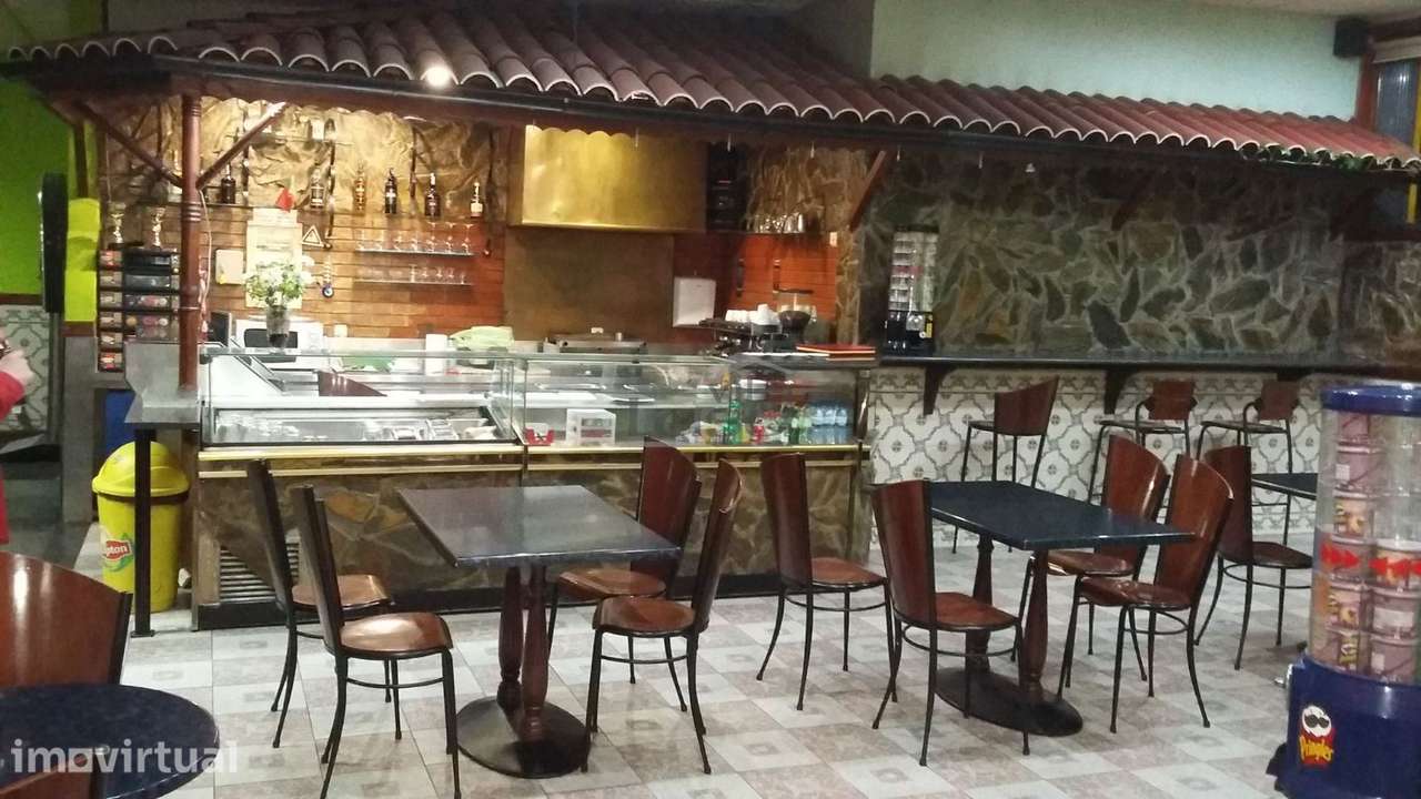 Loja Santo Ovidio com 212 m2
