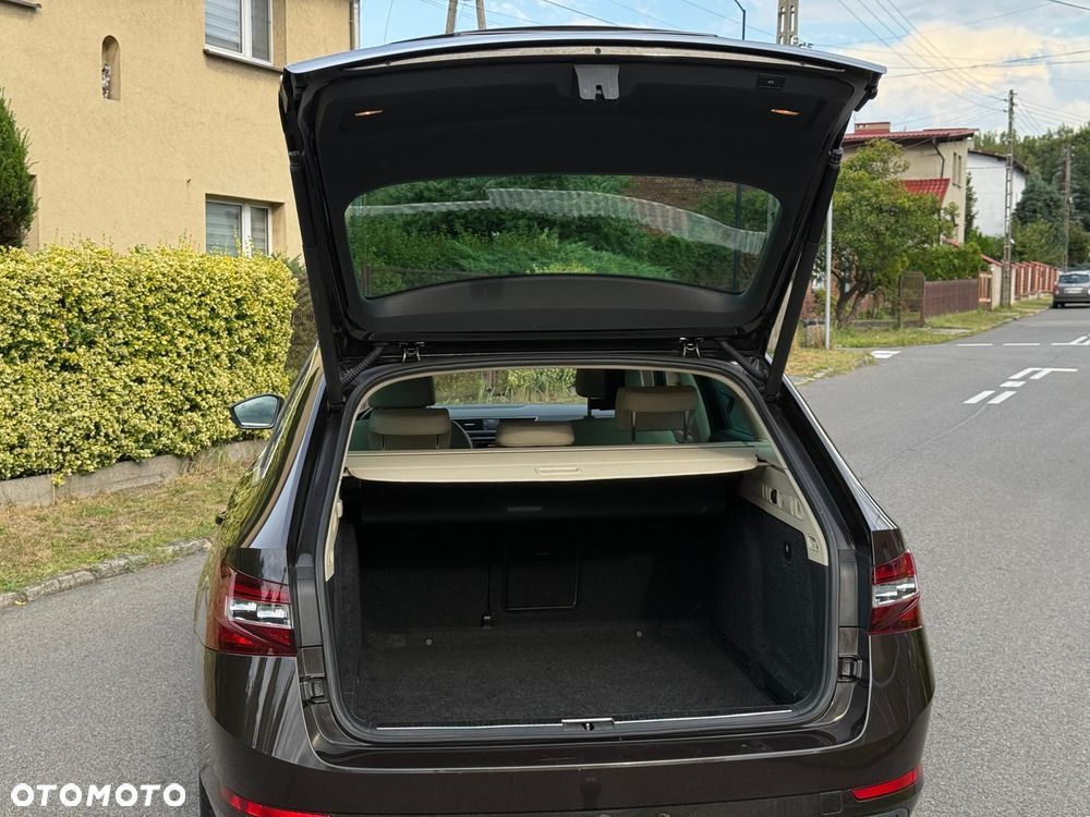 Skoda Superb 2.0 TDI DSG Style - 9