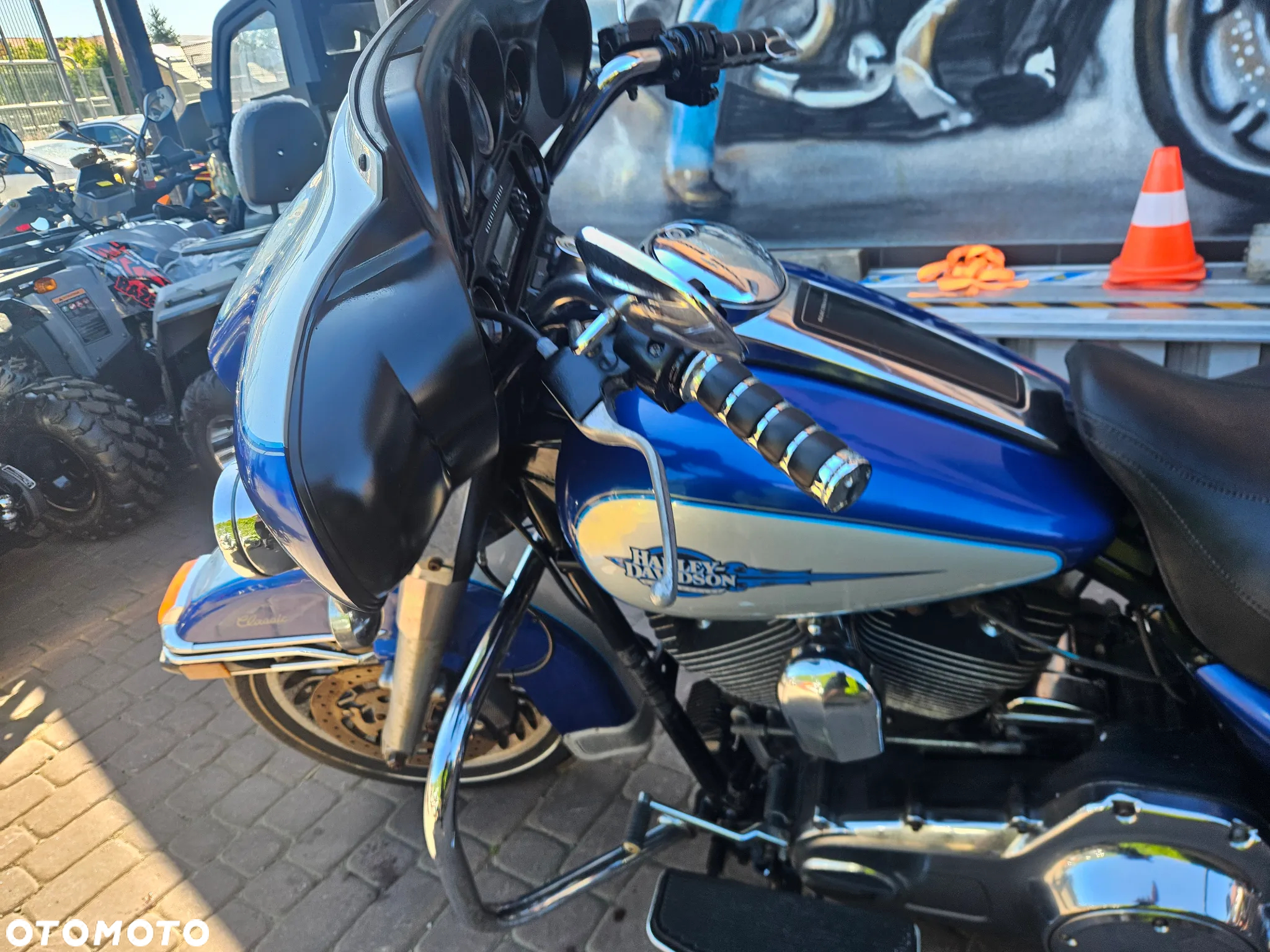 Harley-Davidson FLH Electra Glide - 16