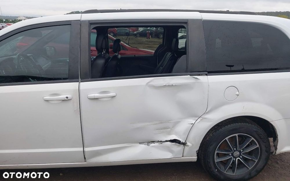 Dodge Grand Caravan - 3