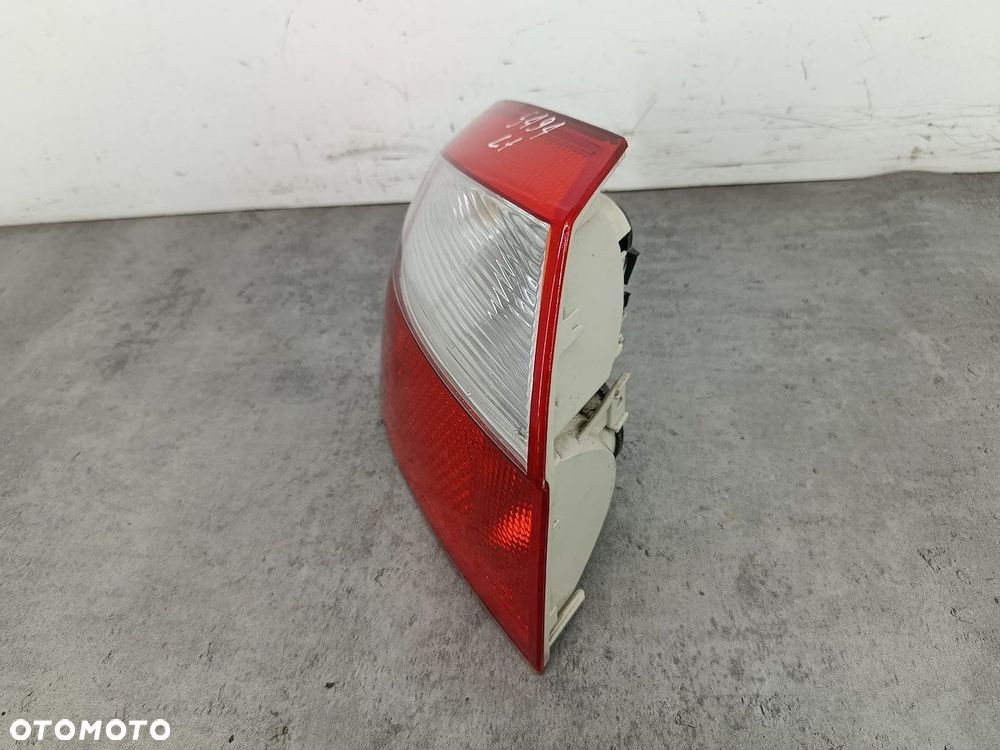 LAMPA TYLNA LEWA AUDI A4 B6 11-A468 TYC SEDAN - 4