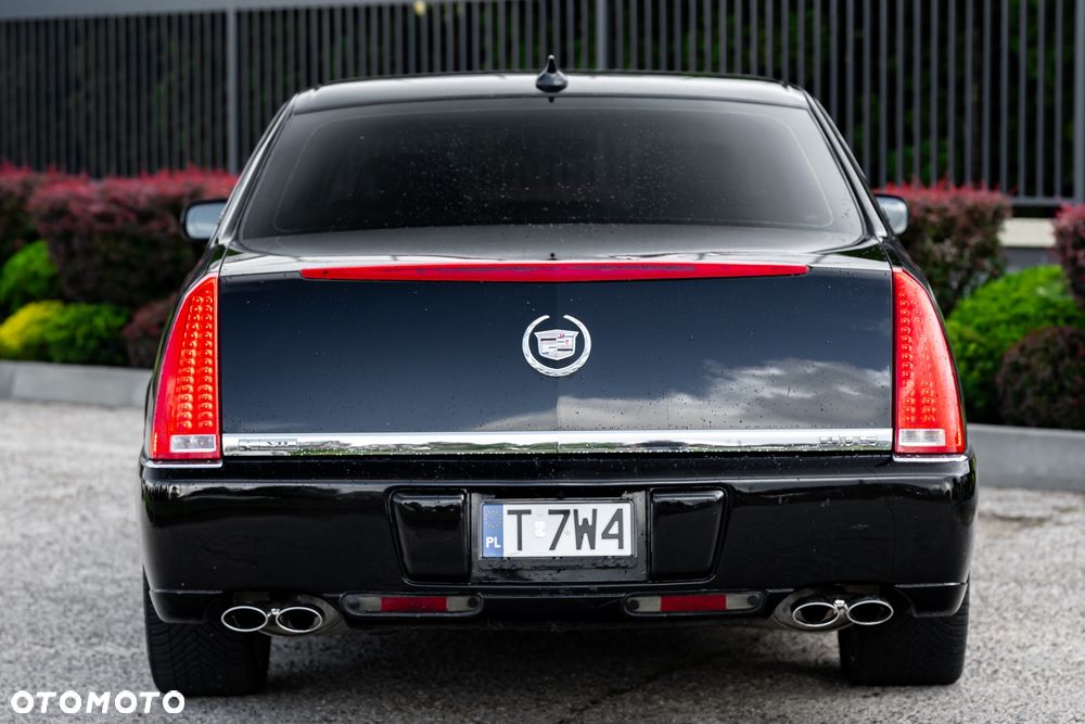 Cadillac DTS - 8