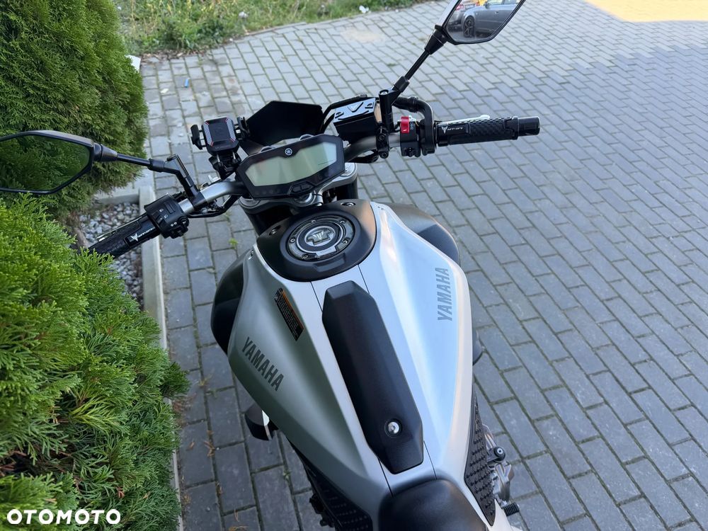 Yamaha MT - 27