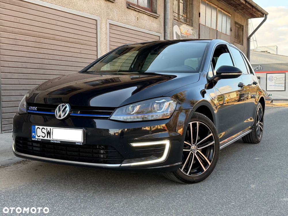 Volkswagen Golf - 1