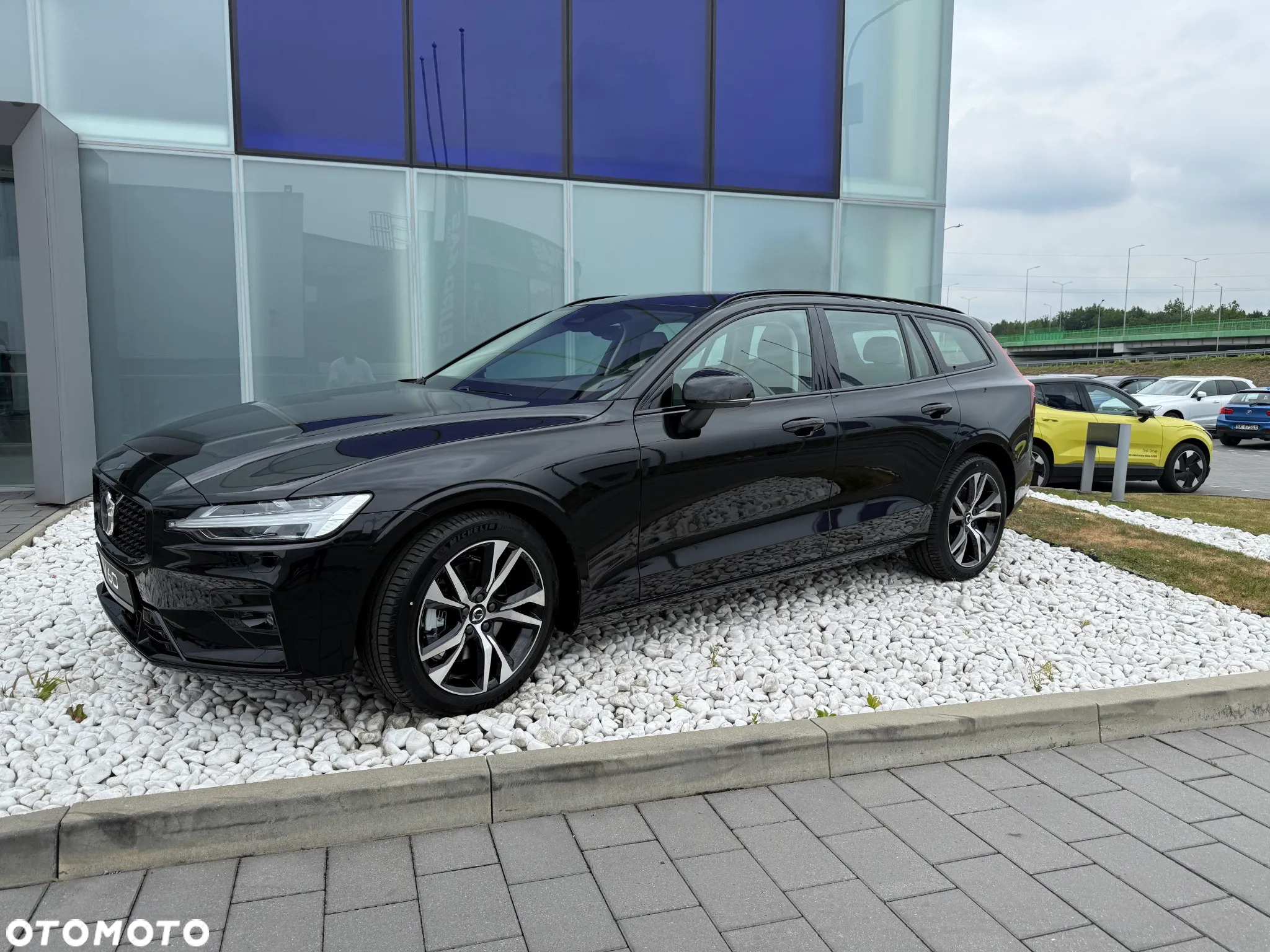 Volvo V60 B4 B Plus Dark - 3