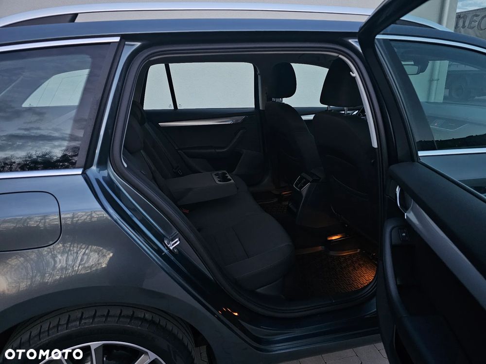 Skoda Octavia 2.0 TDI DSG Style - 10