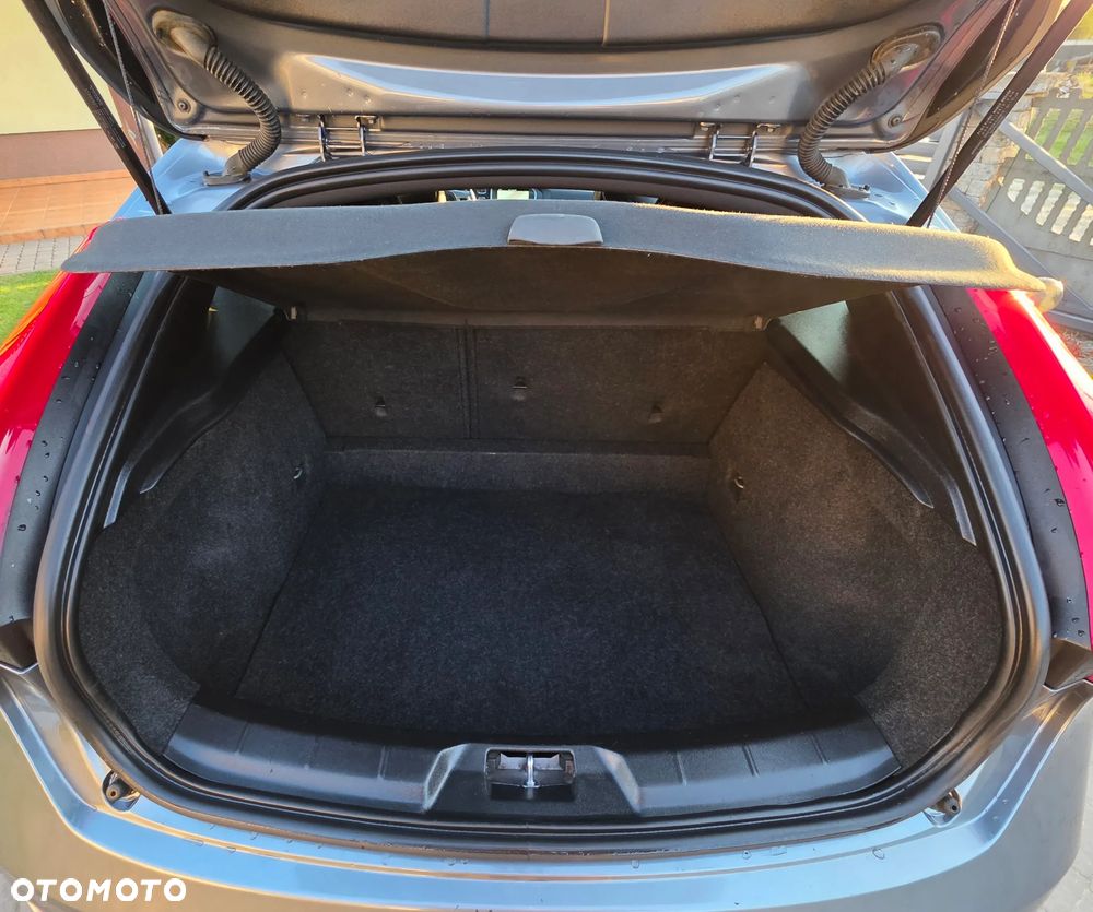 Volvo V40 D2 Drive-E R-Design Momentum - 11