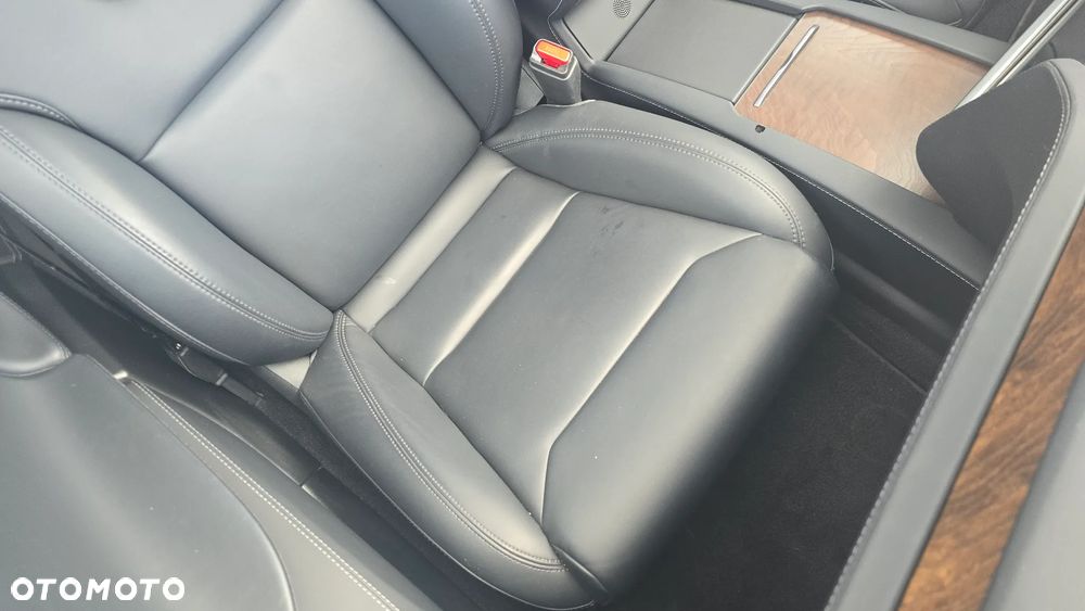 Tesla Model S - 12